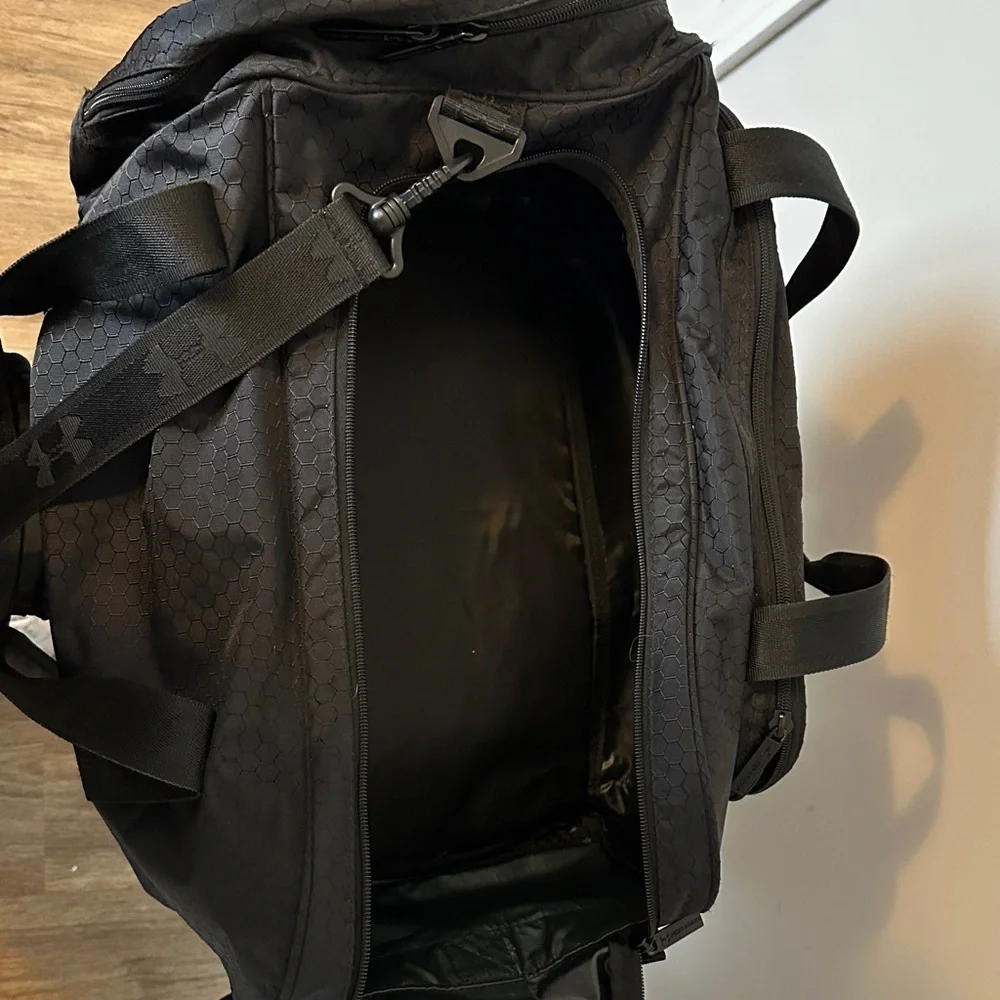 Under Armour Black Duffel Bag for Men for kids For multipurpose
